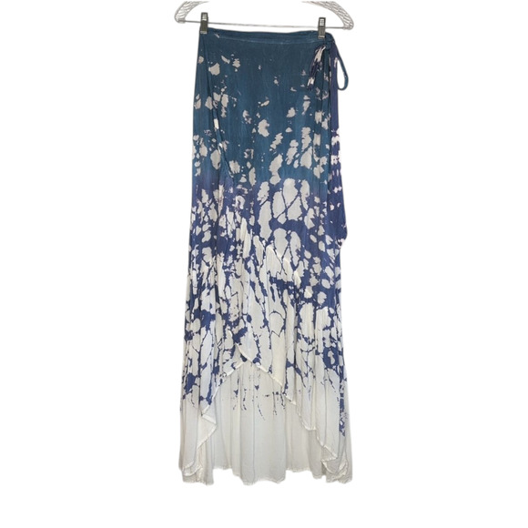 Surf Gypsy Blue & Cream Print Ruffled Rayon Wrap Skirt/Cover Up, size Large - Picture 1 of 8